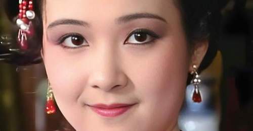 完美如她,却连未婚夫家门都进不了——薛宝琴被悔婚,藏着《红楼梦》最现实的一刀