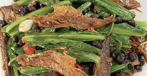 夏天怕热不想久待厨房,豆豉鱼炒油麦菜十分钟就能轻松上桌