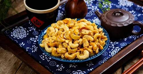 腰果与中国的百年情缘:从海外奇珍到国民零食