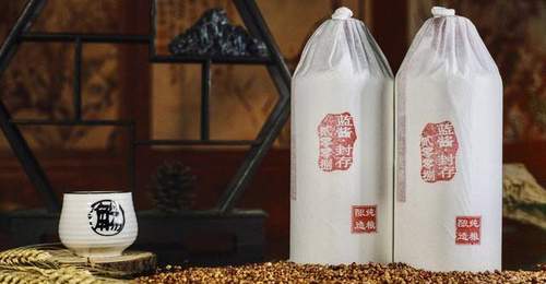 家里翻出十年前的白酒,还能不能喝?先看瓶子上有没有这行字