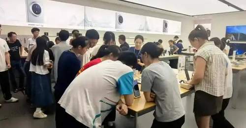 孩子列出高考标配清单压垮家长,家长咬着牙勉强凑齐开销,孩子却委屈称就想给自己一个体面的交代
