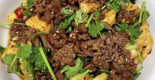 夏日餐桌解锁新吃法 亲手拌出菠萝牛肉的酸甜开胃惊喜