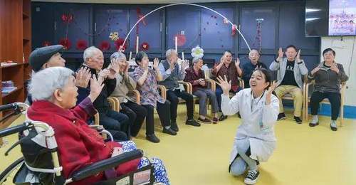 幼师转岗护理员,银发场景里的别样职业体验