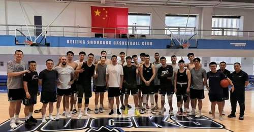 北京首钢男篮续约陈盈骏仍在拉锯 圈内人谈赵睿外租传闻直言难理解