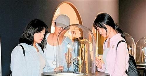 深圳珠宝艺术展亮相中国工艺美术馆