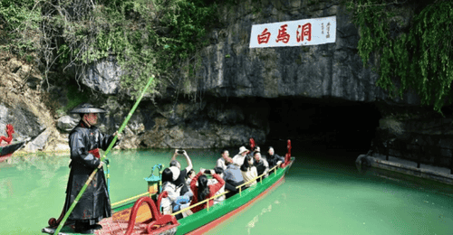 出口连着大马路?游客担忧安全隐患!宜昌西陵白马洞景区回应