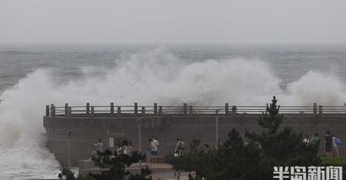 温馨提示:风大浪高,切勿近海游玩!