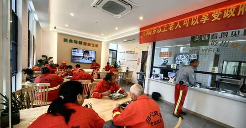 杭州一乡镇食堂给老年环卫工提供“1元午餐”:荤素三个菜还配点心,多方给予补贴