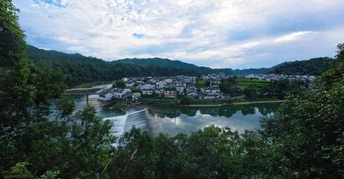 百万粉丝博主虹关打卡！上饶婺源民宿体验：慢生活要住下来才懂