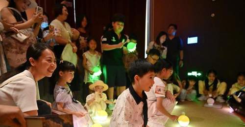 广州艺术博物院限定夜场敦煌奇妙夜 游客穿梭展厅互动NPC收集印章解锁认证