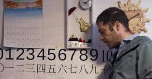 菲尔兹奖得主的中文舞台秀:脱口秀玩梗、评书夺冠,现场观众直呼像身边的“中文大神”