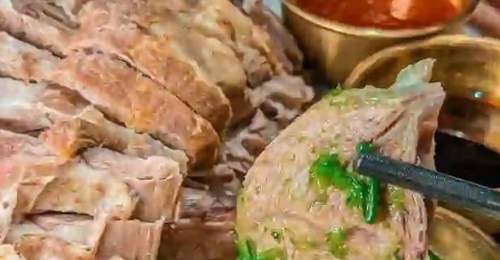 逛黑水城寻大漠美食 额济纳夜市手把肉驼肉饼等你尝鲜