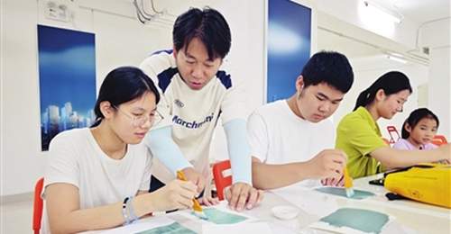 天津市东丽区文化馆联动社区 家门口的艺术课吸引居民孩子主动参与