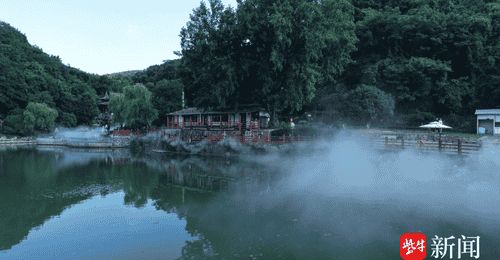 夏日句容宝华山玉蝶湖雾森启新 市民山间亲水嬉水享清凉消暑乐趣