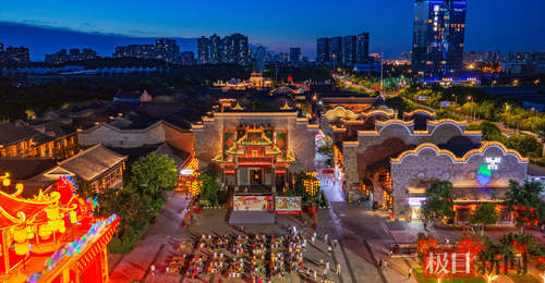 园博园汉口里竹床纳凉季 露天观影牵起市民夏夜专属热闹