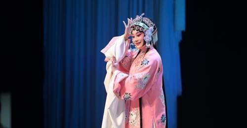 8月4日呼和浩特京剧《汉明妃》开演 尚派演绎昭君佳话引观众沉浸式体验