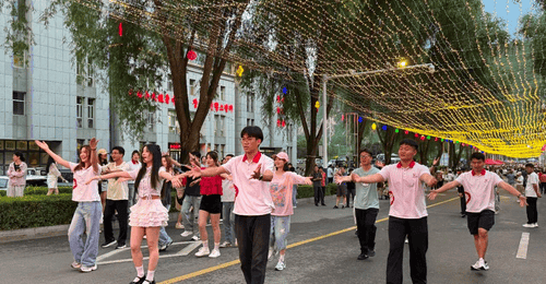 来长白夜市赴“精彩夜吉林”2026消夏快闪 看本土文艺与志愿力量点亮夏日夜生活