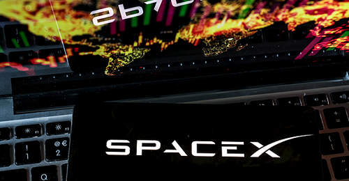 SpaceX上市首份季报落地：营收近乎翻倍，AI大额投入引发盘后股价跌超8%，业务动态引多元关注与参与讨论
