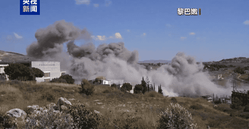 当地时间6日以军对黎南多地发起报复性空袭 民众围观空袭现场热议安全局势
