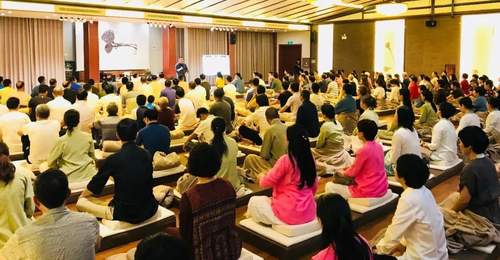 浙江如是书院课程现场曝光 家长带孩子参与却遭导师殴打辱骂 学员称全程受洗脑控制