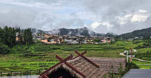 在腾冲佤族村亲历多元农文旅活动 体验大米粑粑飘香的幸福烟火