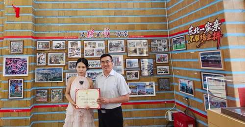 跟着沈阳文旅推荐官石以诺沉浸式逛抚顺 打卡雷锋纪念馆逛文博工坊还拜师学非遗