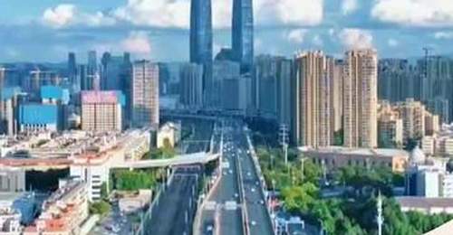 7月政治局会议部署下半年经济 多元消费新场景点亮参与式体验