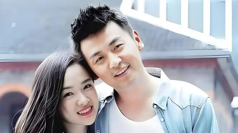 42岁雷佳音近况曝光!娶同学翟煦飞生下一女,如今婚姻幸福成宠妻狂魔