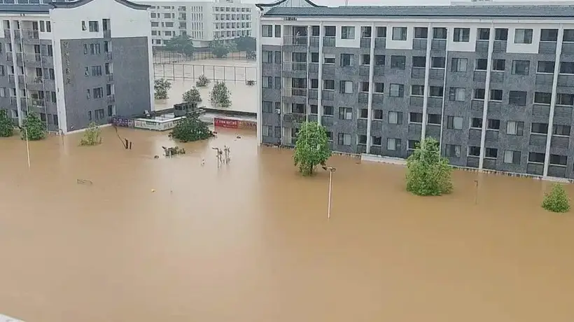 针对广西出现持续性强降雨,多家在线旅游平台启动应急响应机制