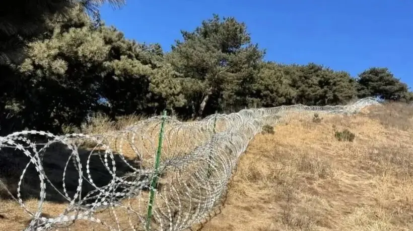 名山不该修成“禁区”!泰山拆除刀片网,拆掉的是懒政围墙