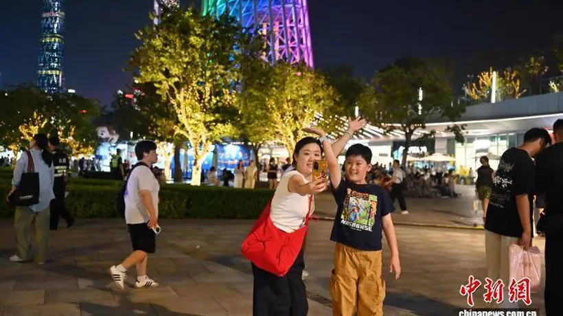 七月二十三晚来广州塔，打卡绚丽夜景解锁暑期热门参与体验