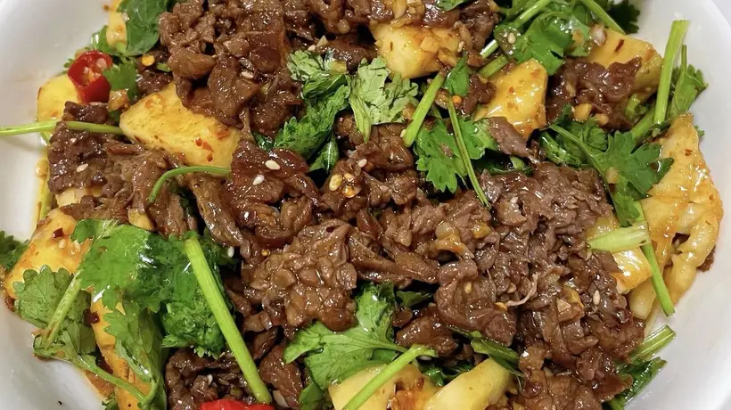 夏日餐桌解锁新吃法 亲手拌出菠萝牛肉的酸甜开胃惊喜