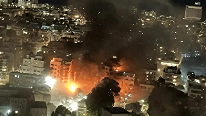 伊朗发射导弹打击驻约旦美军基地,现场参与的多国观察员记录下紧张瞬间,特朗普与内塔尼亚胡会面时双方态度微妙引发关注