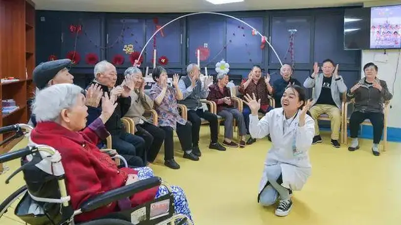 幼师转岗护理员，银发场景里的别样职业体验