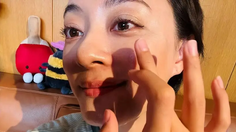 孙俪分享女儿为自己化妆的日常 趣味互动引网友热评