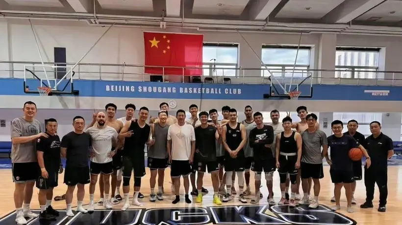 北京首钢男篮续约陈盈骏仍在拉锯 圈内人谈赵睿外租传闻直言难理解