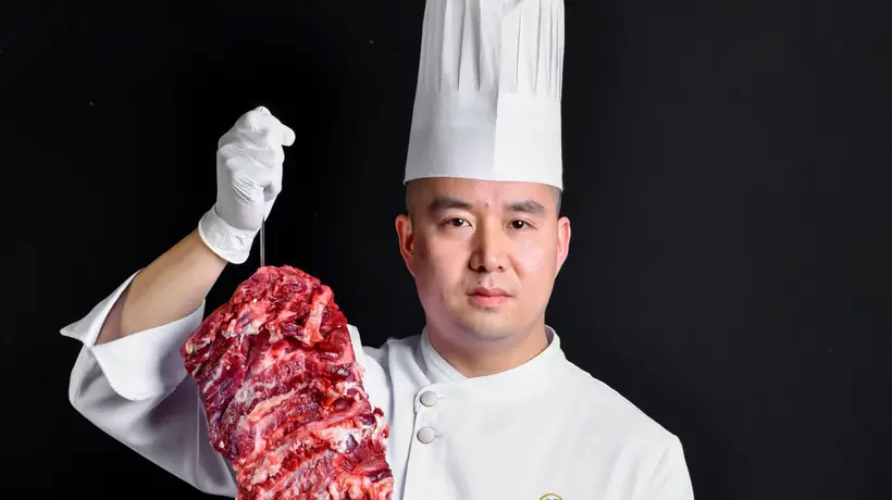 来宜昌聚餐选这儿就对!本土老牌店吃正宗夷陵牛肉,还能边吃边赏滨江风光