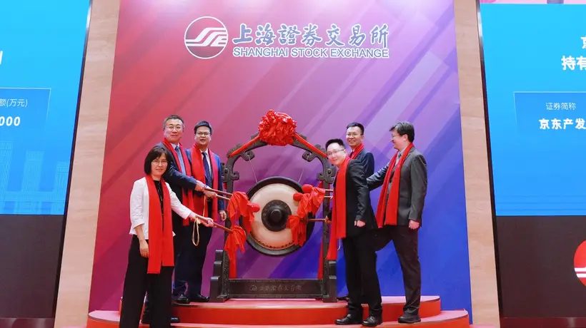 行业首创,同股同权权益标杆,引领资本循环革新,构建“公募REITs+机构间REITs+Pre-REITs”协同发展的多层次不动产资管体系