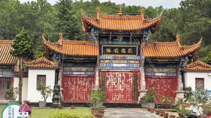 紫溪山:骑行徒步皆成诗,千年茶花甲云南
