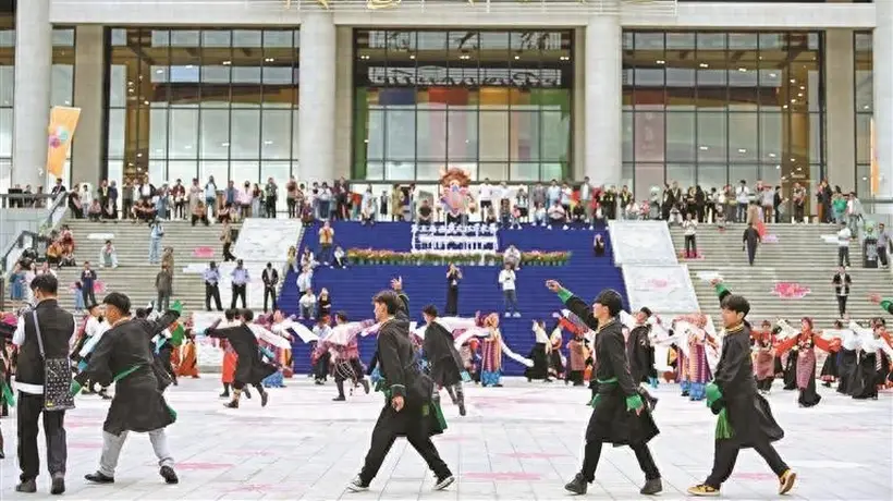 雪域欢歌启新程 藏粤史诗剧《驻藏·张大人》引观众共情 多元剧目展雪域文艺新貌