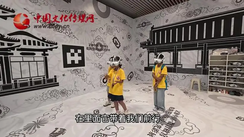 跟着故宫小书包研学团逛进乾隆花园 沉浸式光影展里解锁专属观展体验