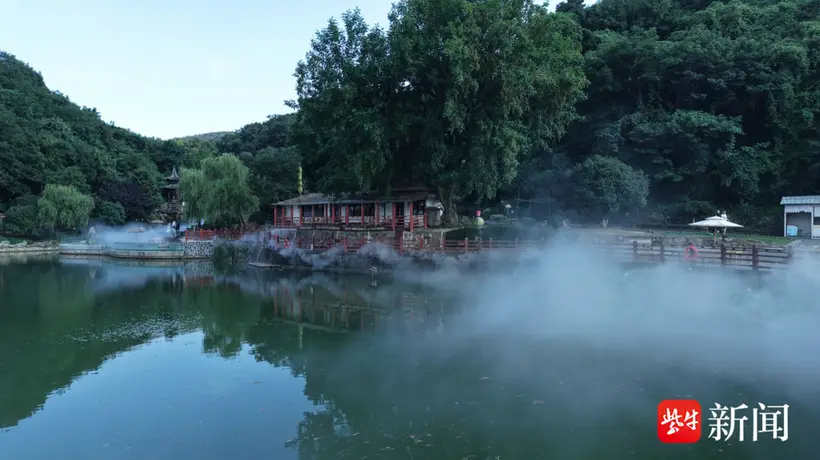 夏日句容宝华山玉蝶湖雾森启新 市民山间亲水嬉水享清凉消暑乐趣