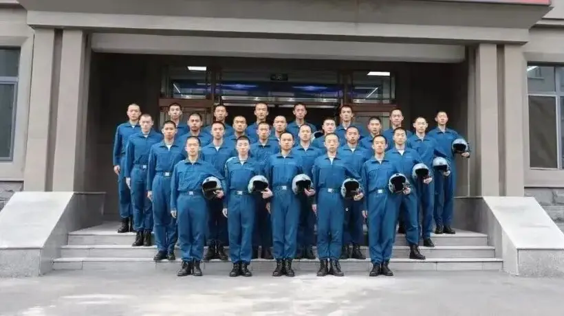 参与蓝天军旅!吉林航空实验班22名少年搭乘鲲鹏启航 出飞率居全国首位