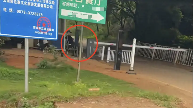 游蒙自碧色寨芳华取景地遇交通管制 游客可搭接驳车或绕行进景区