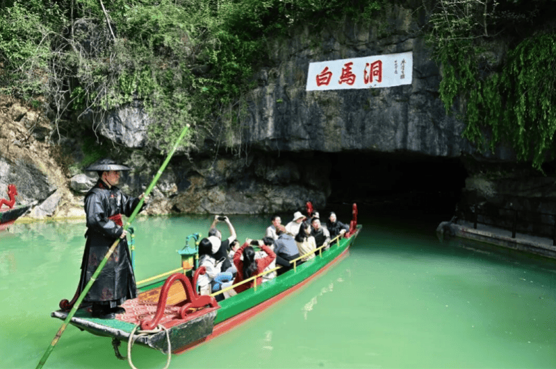 出口连着大马路？游客担忧安全隐患！宜昌西陵白马洞景区回应