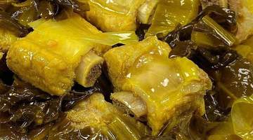 再挑食的人面对这碗酸菜炖排骨也直咽口水,酸爽解腻又开胃,香啊
