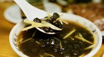 一碗“有味道”的乡愁:解密海南小吃鸡屎藤粑仔