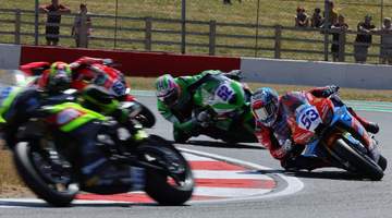 WSBK多宁顿公园站次回合张雪机车第十 德比斯车手榜第二