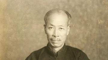 他是臭名昭著的汉奸,挥笔4个大字流传百年,如今大街上随处可见