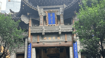 罗汉寺:闹市中的千年禅意,因《疯狂的石头》声名远扬